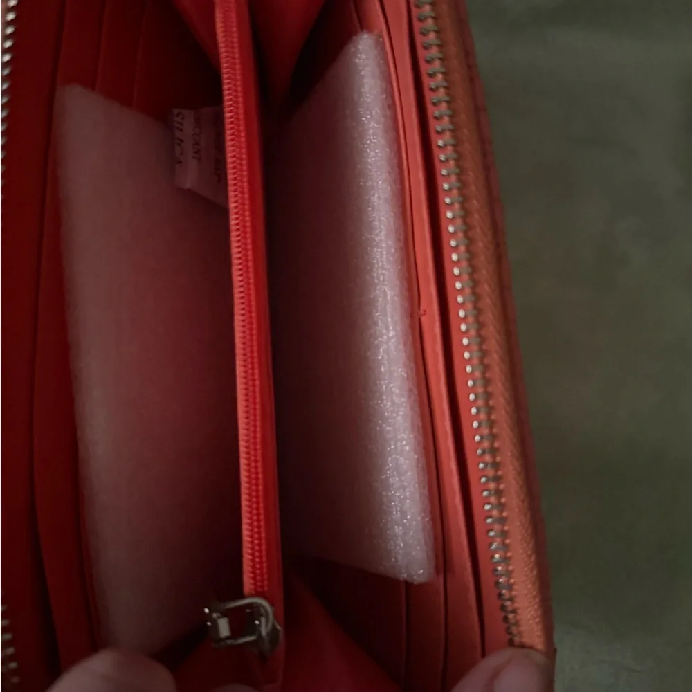 Badgley Mischka Coral Quilted Wallet - Picture 9 of 9